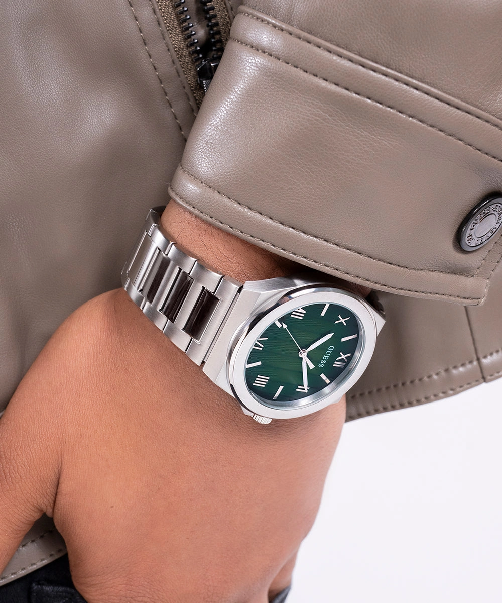 GUESS Mens Silver Tone Analog Watch