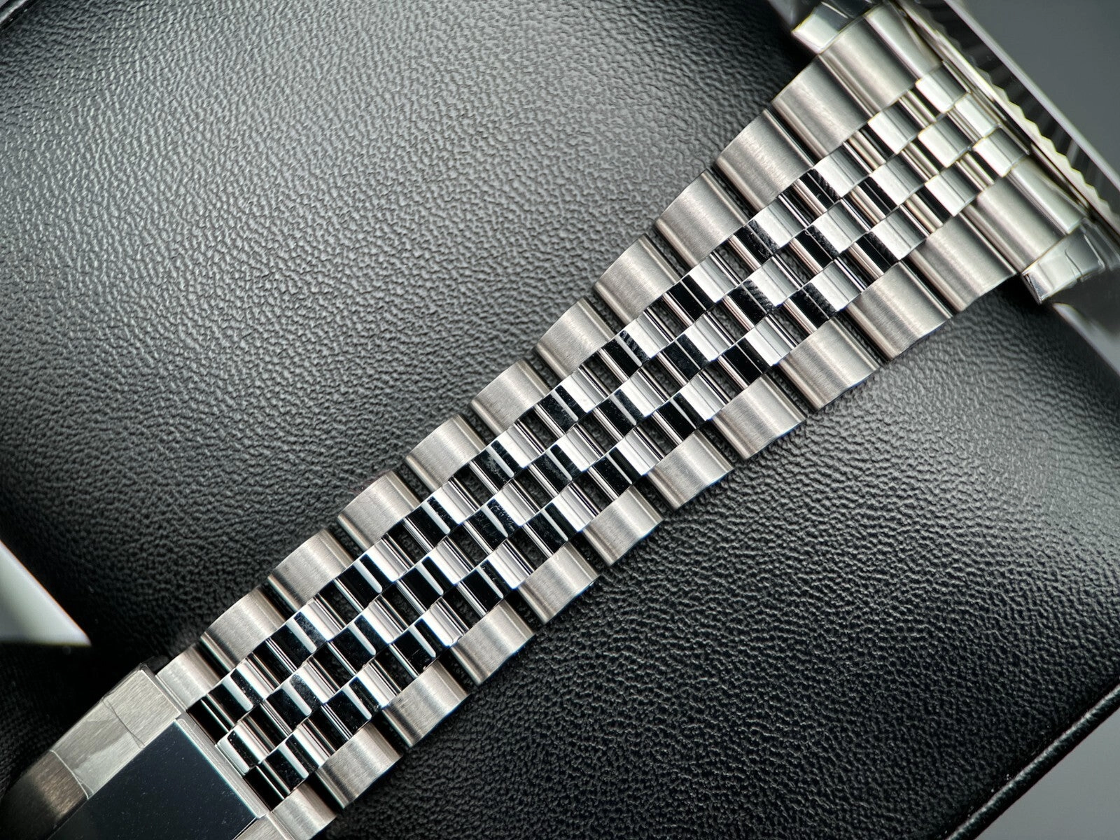 Rolex Datejust 41mm 126334 Wimbledon Dial Fluted Bezel Jubilee Bracelet - 2023