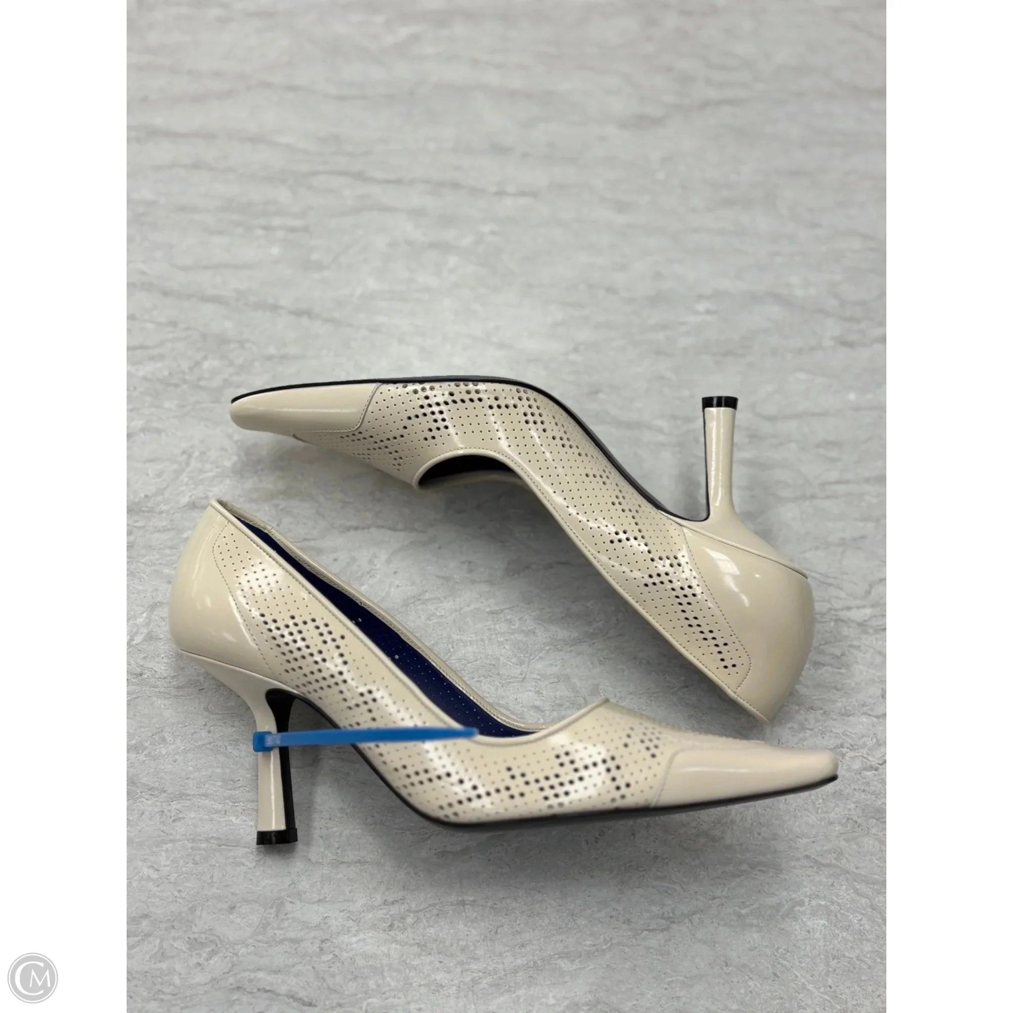 Shoes Luxury Designer By Burberry In Cream, Size: 7.5